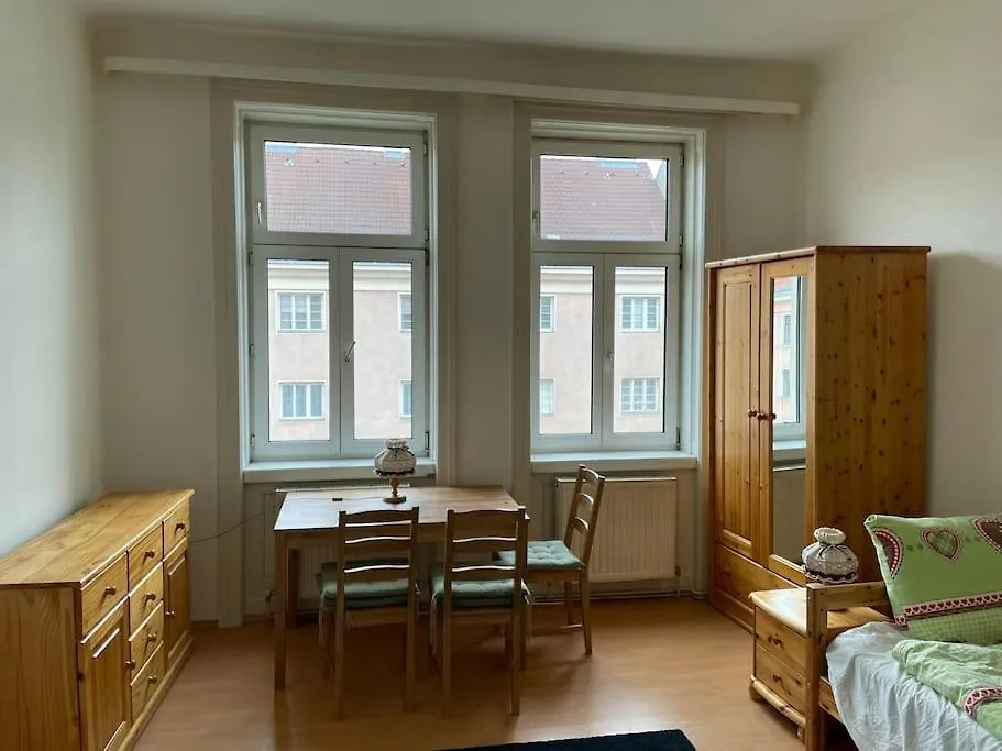 Fancy Vintage Studio Apartment Wenen